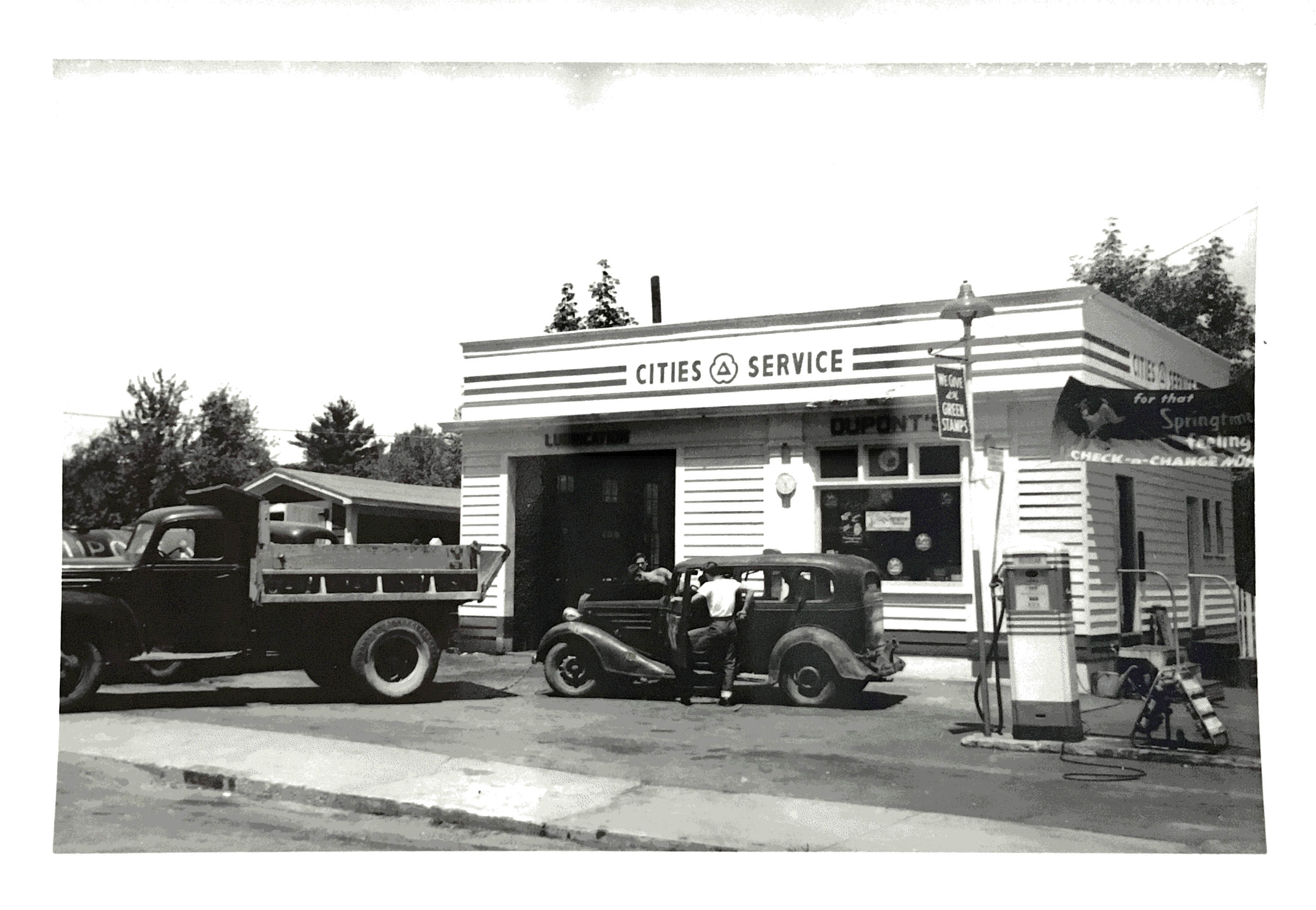 Dupont's Service Center On Silver Street in Dover (1960's)